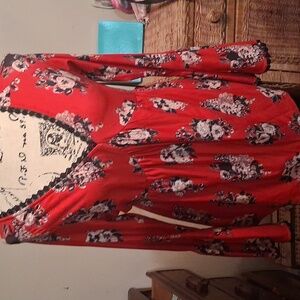No Boundaries  Floral Red Women's Top Size Juniora Large (11-13)